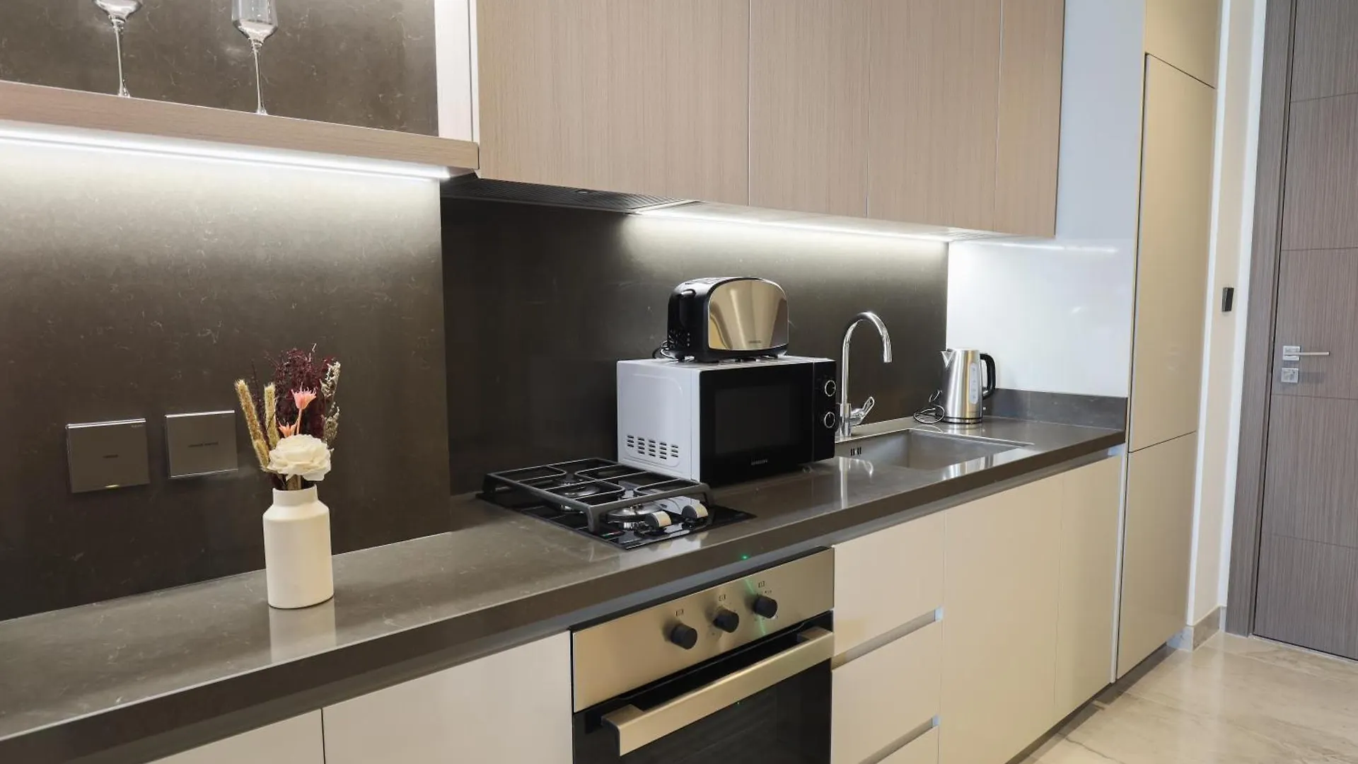 Stunning Studio In Peninsula Five Dubai United Arab Emirates